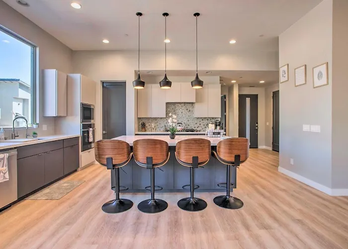Sanctuary W/ Hot Tub, Fire Pit & Grill Holiday home *