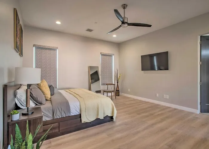 Holiday home Sanctuary W/ Hot Tub, Fire Pit & Grill *