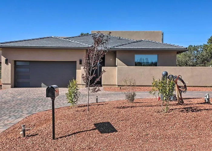 Holiday home Sanctuary W/ Hot Tub, Fire Pit & Grill