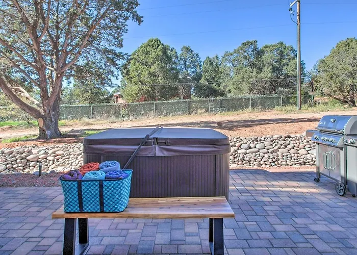 Holiday home Sanctuary W/ Hot Tub, Fire Pit & Grill *