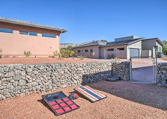 Holiday home Sanctuary W/ Hot Tub, Fire Pit & Grill *
